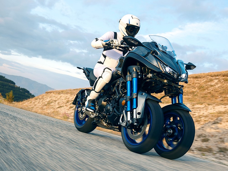 Illustration for article titled The Freakish 3-Wheel Yamaha Niken Sportbike Looks Unbelievable